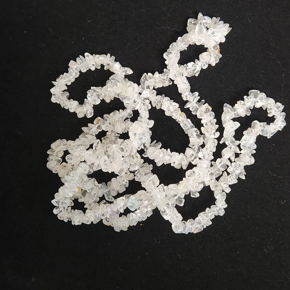 Elegant Clear Quartz Chips Necklace with Long Design and Classic Appeal - Picture 3 of 6